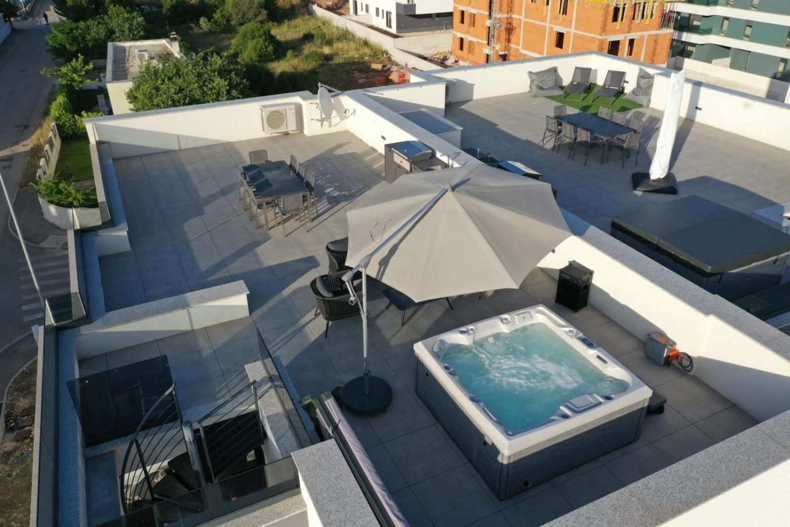 Fux Penthouse Whirlpool Meerblick 扎达尔 外观 照片